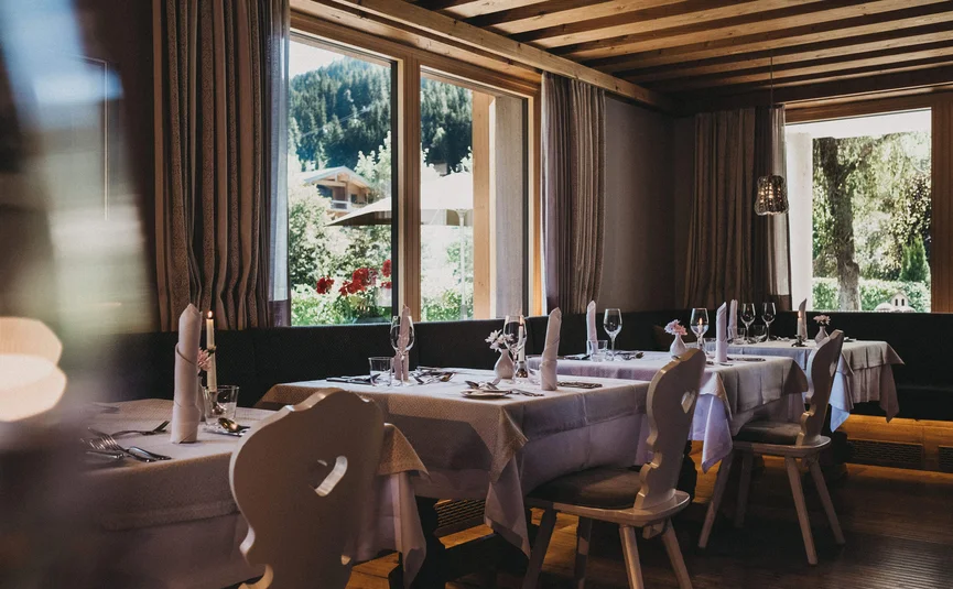 Cozy restaurant with set tables and mountain view
