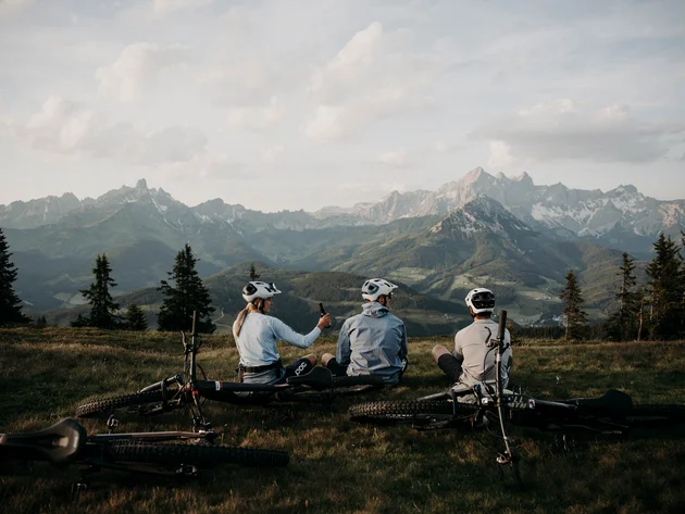 DipsandDrops-Bikepause-mit-Panoramablick-c-Matthias-Warter-312.jpg © Matthias Warter - Bikepause mit Panoramablick im Bikeurlaub im DipsandDrops in Flachau Bikepause mit Panoramablick im Bikeurlaub im DipsandDrops