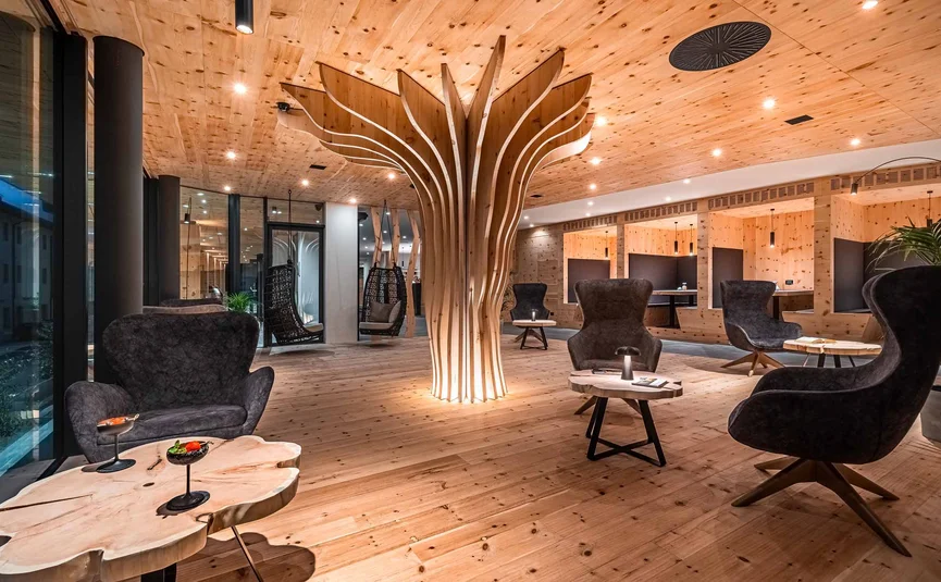 Cristallo Sport & Wellness Hotel **** © Andrea Acler Modern lounge with wooden ceiling, designer tables, and comfortable armchairs