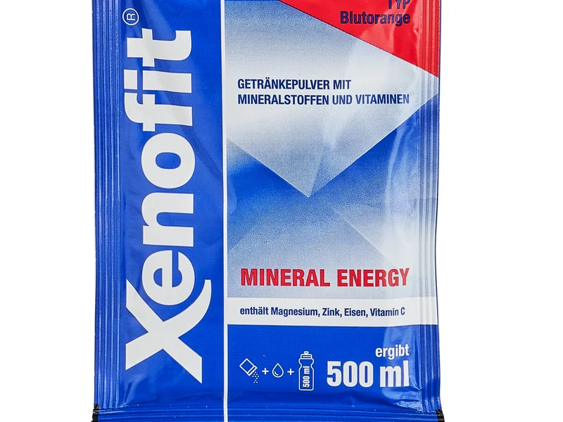 Gravelbike Holidays © Xenofit GmbH Xenofit Mineral Energy Getränkepulver in blauer und roter Verpackung