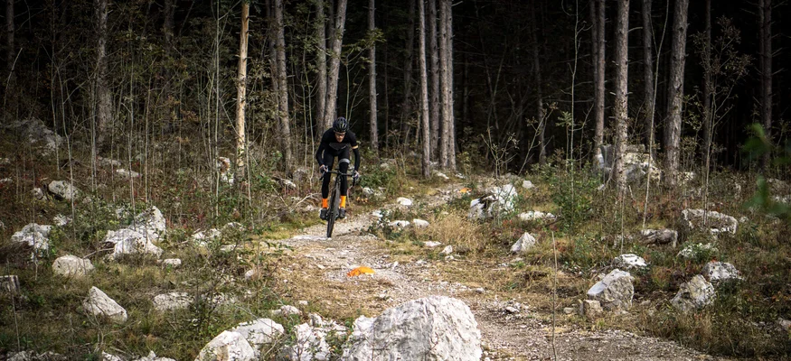 Northern Lake Garda © Gijs Ferkranus - Wielrenblad Magazine Cyclist rides on rough forest trail among rocks and trees